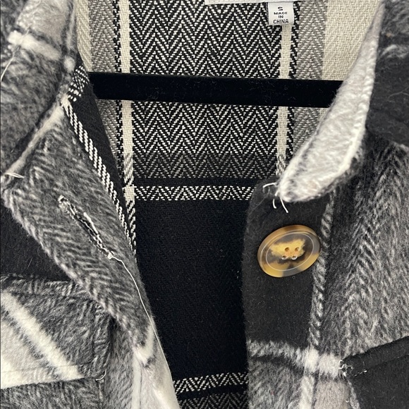 Women’s Shacket - Picture 5 of 8